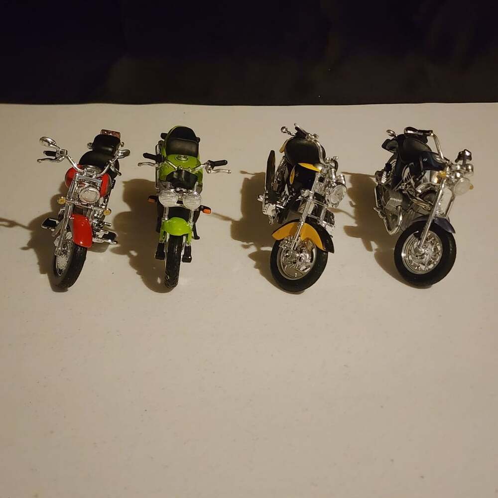 Maisto 1:18 Scale Diecast Motorcycle Lot of 4